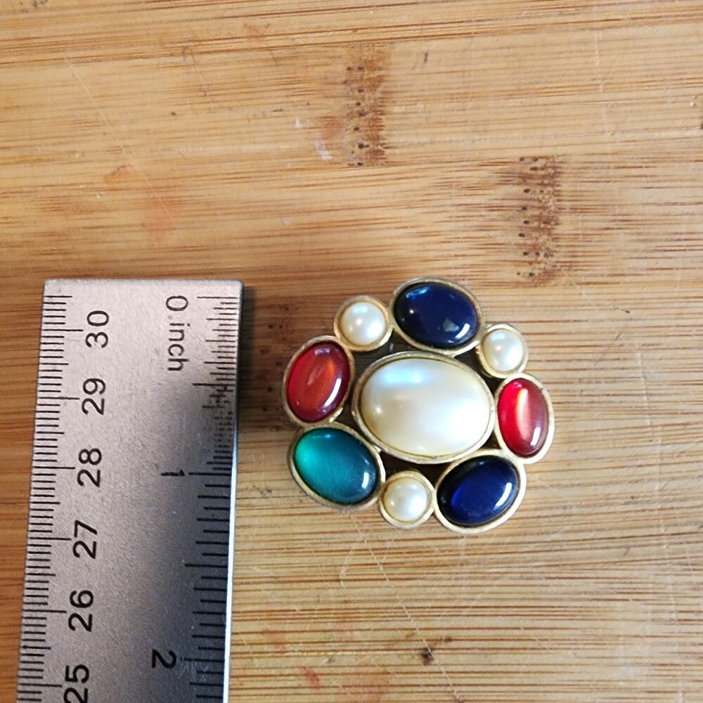 Vintage 1983 Avon Classics Gold Tone Faux Pearl & Colored Brooch Costume Jewelry - Picture 3 of 7